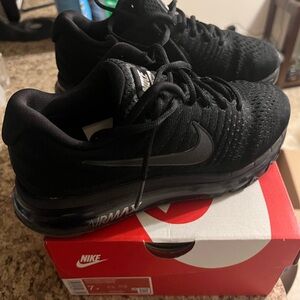 Nike Air Max Men's Black Athletic Shoes